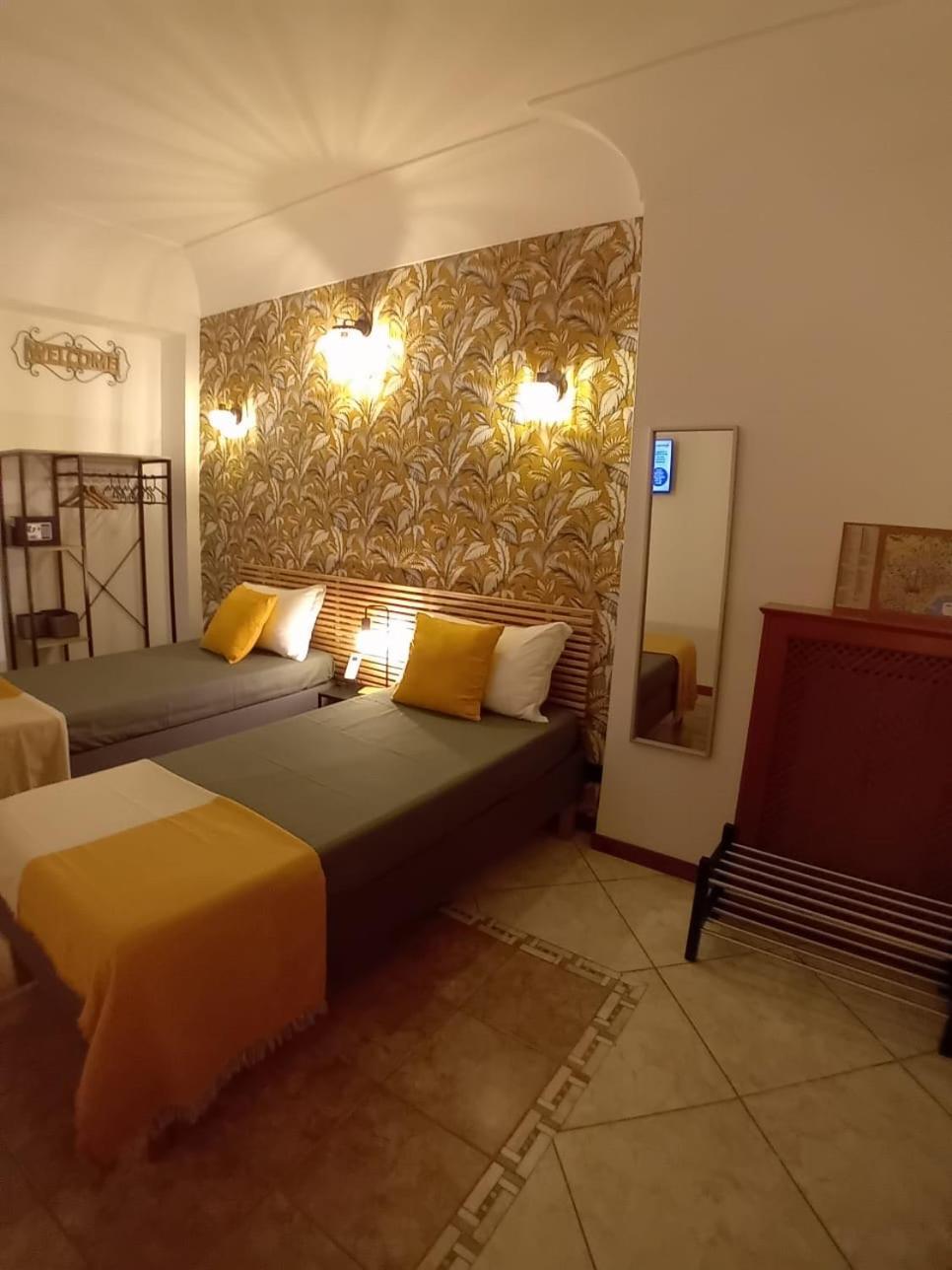 Reginella House Hotel Napoli Bagian luar foto