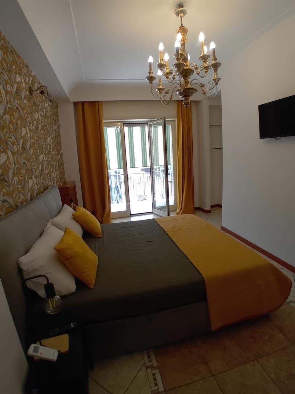 Reginella House Hotel Napoli Bagian luar foto