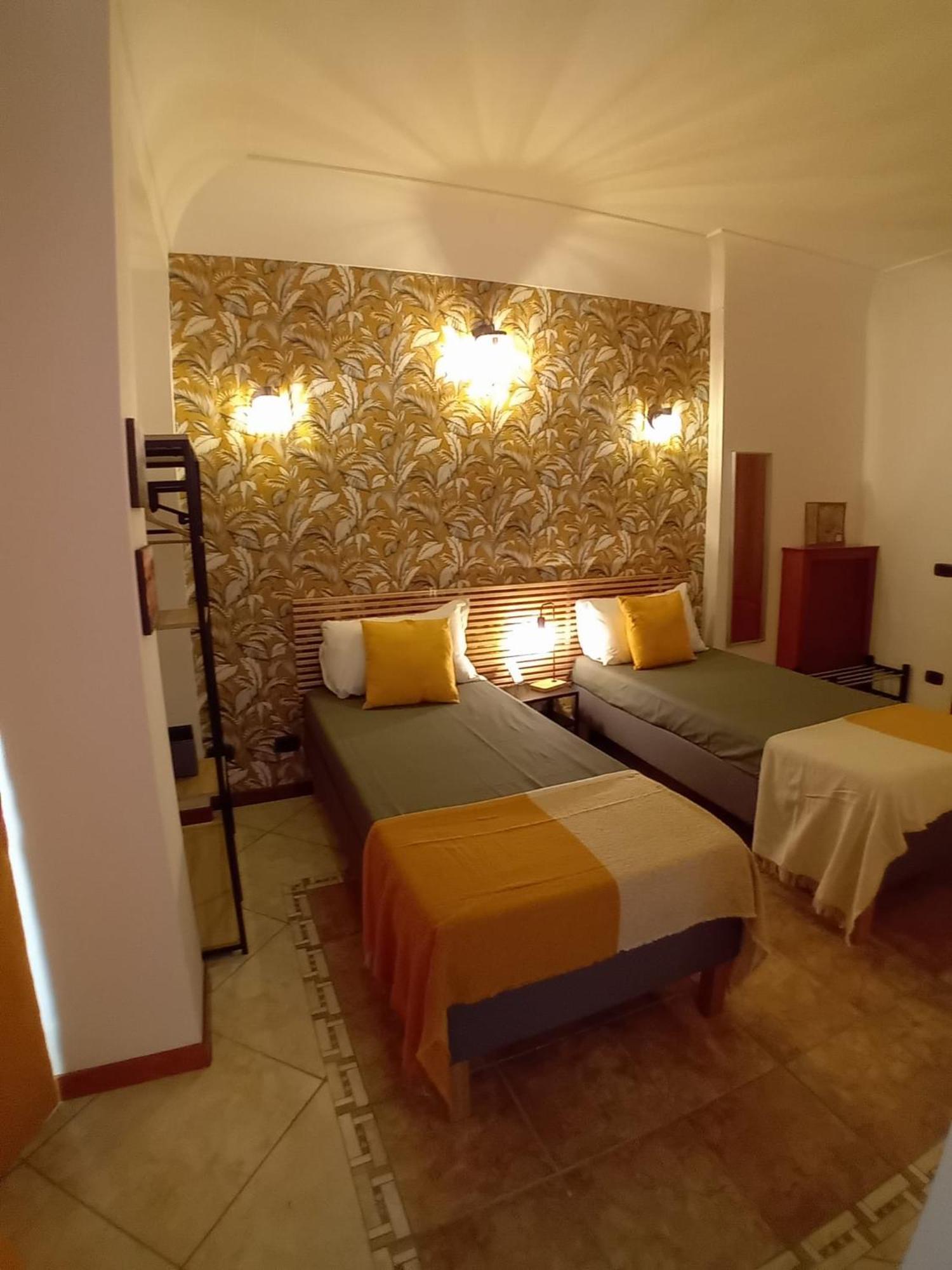 Reginella House Hotel Napoli Bagian luar foto