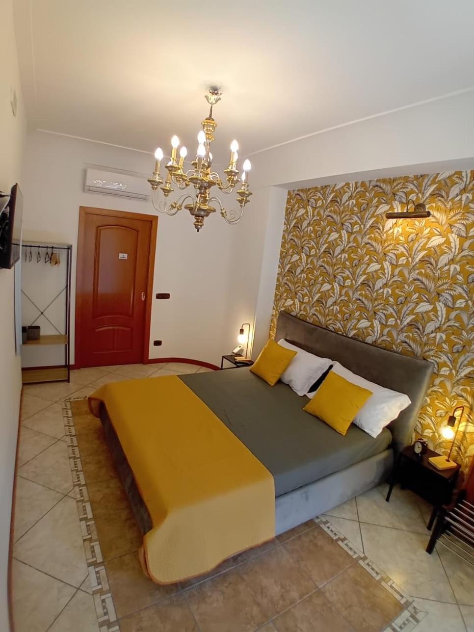 Reginella House Hotel Napoli Bagian luar foto