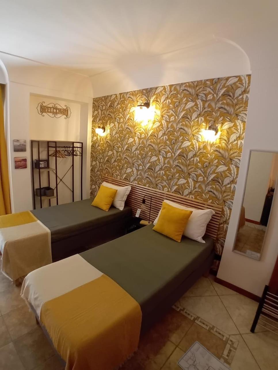 Reginella House Hotel Napoli Bagian luar foto