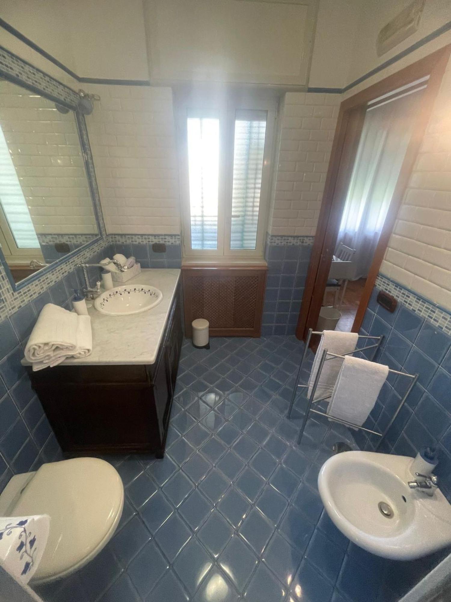 Reginella House Hotel Napoli Bagian luar foto