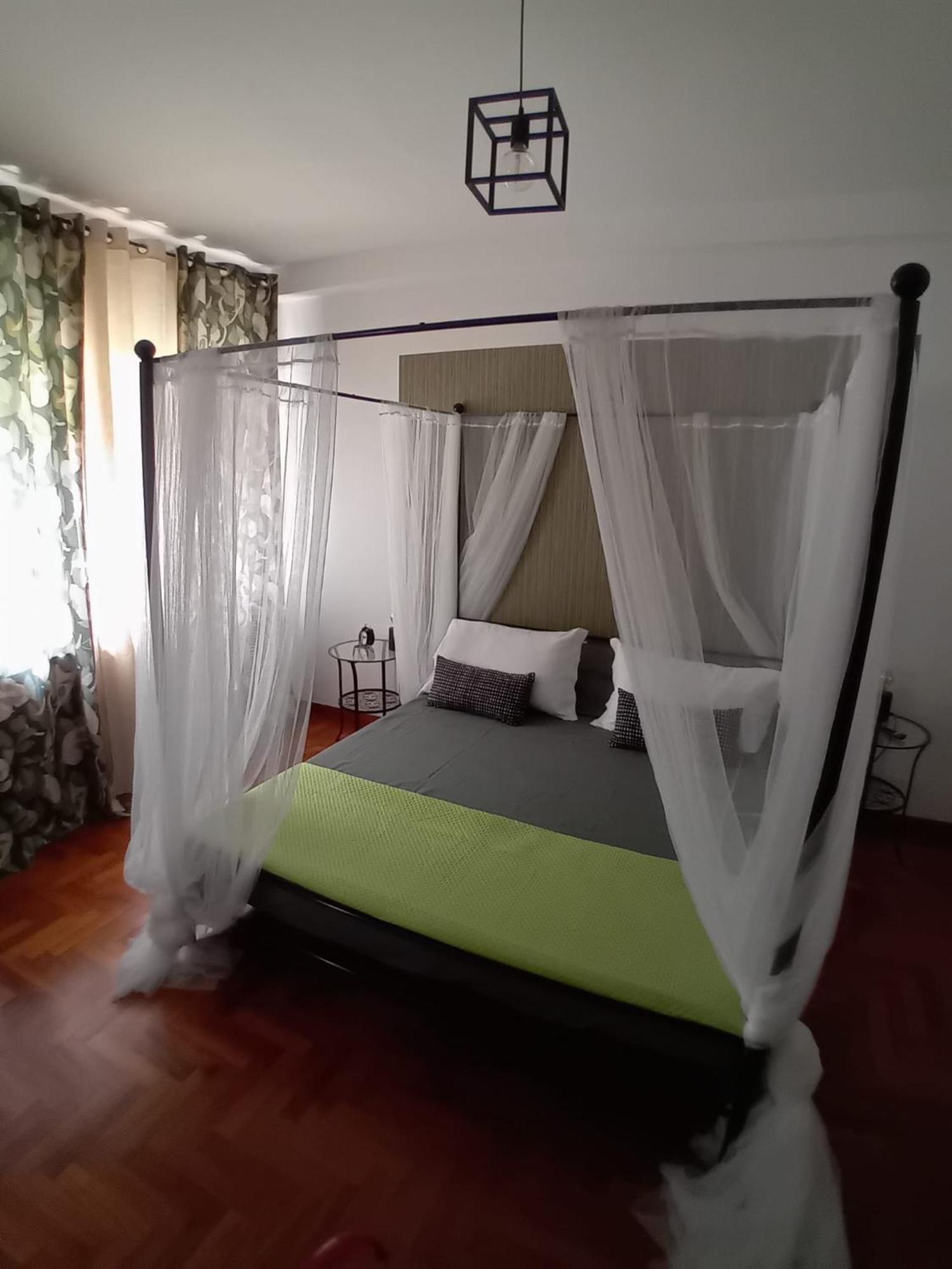 Reginella House Hotel Napoli Bagian luar foto