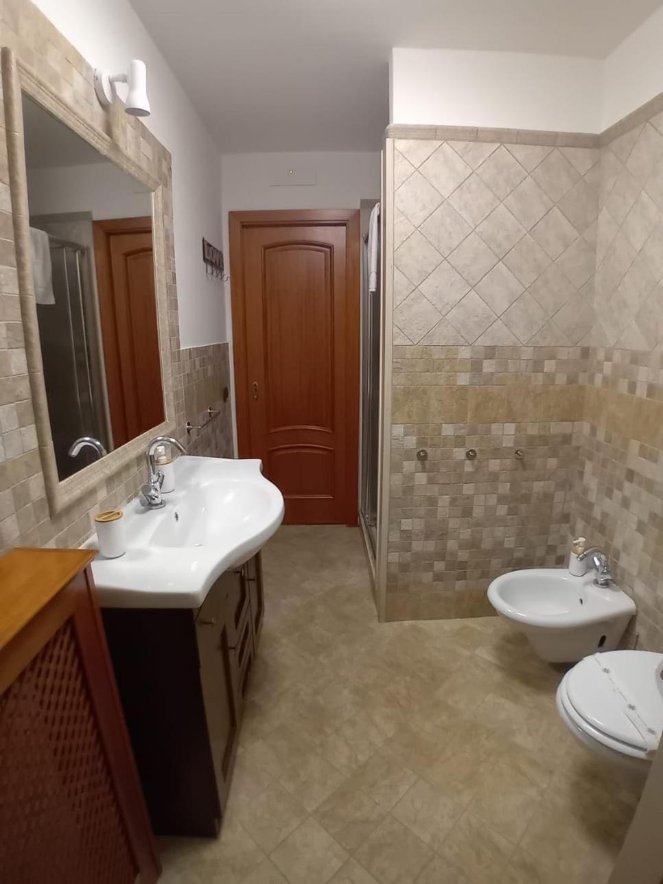 Reginella House Hotel Napoli Bagian luar foto
