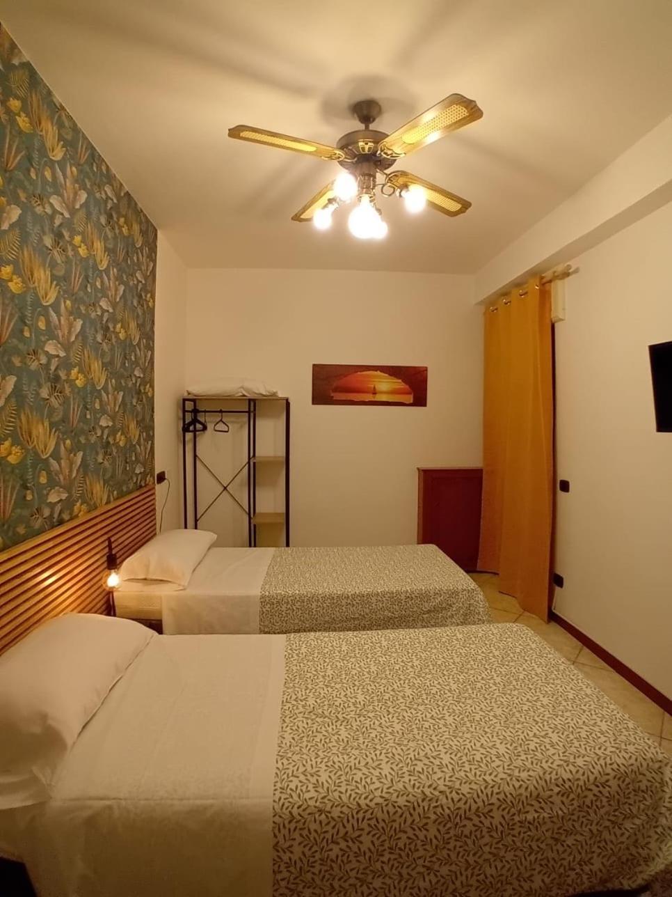 Reginella House Hotel Napoli Bagian luar foto